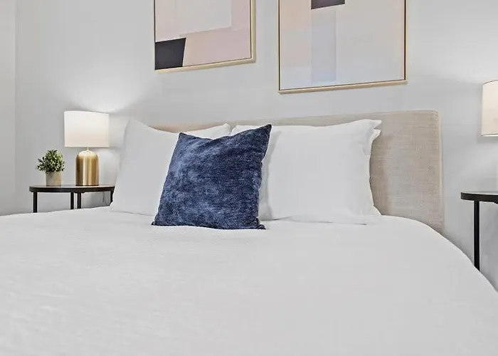 Cozysuites Modern 1br, Ppg Paints Arena, Pitts Pittsburgh
