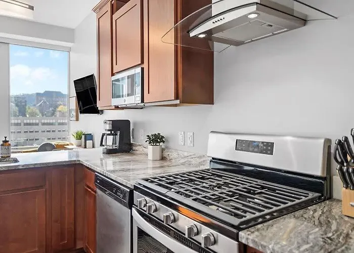 Cozysuites Modern 1br, Ppg Paints Arena, Pitts